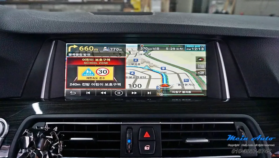 BMW 5 Seriesのカーオーディオ施工事例 施工写真 1-2