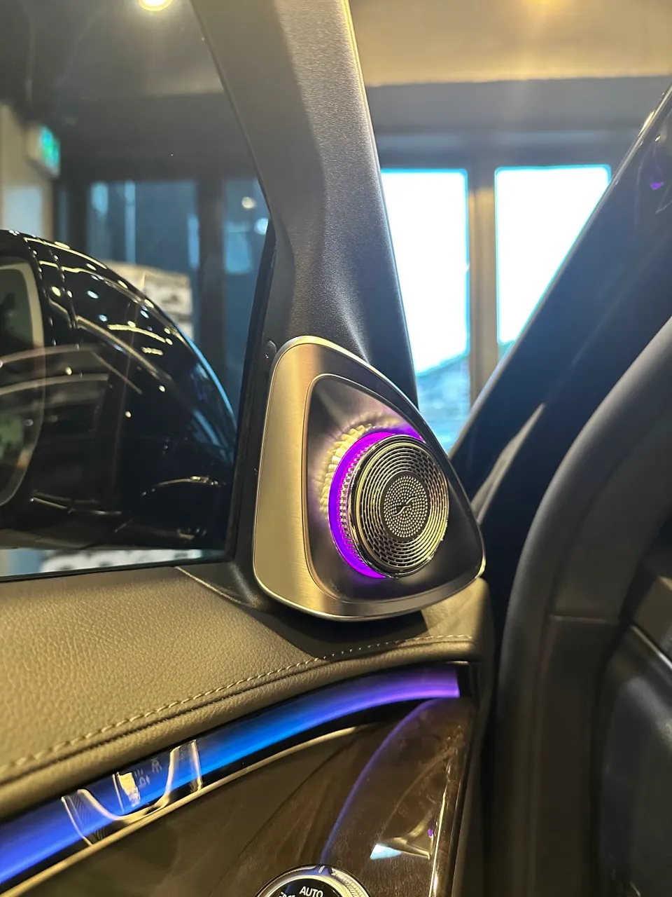Mercedes-Benz S500 W223 ambient lighting - Mercedes-Benz S500 Ambient Lighting Review — Enhanced Luxury photo 4