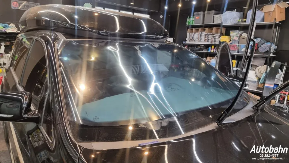 Kia Carnivalのカーフィルム施工事例｜断熱・スモークフィルム 施工写真 4-1
