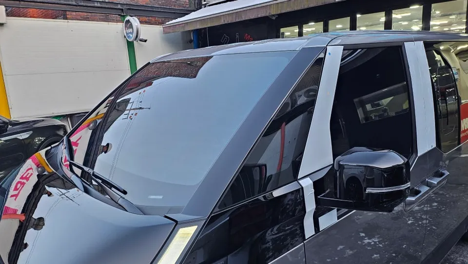 BMW X7のカーフィルム施工事例|断熱・プライバシー効果 施工写真 3-1