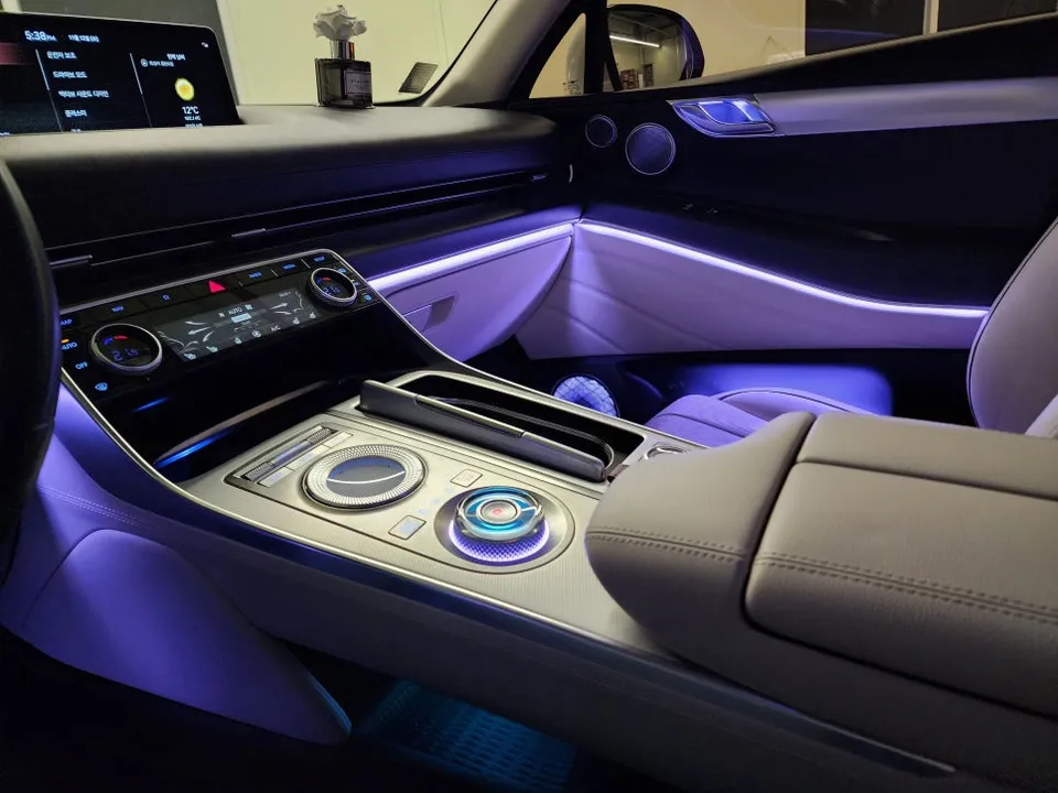 Genesis GV80 ambient lighting - Genesis GV80 Ambient Lighting Review: Seamless Integration & Cost photo 4