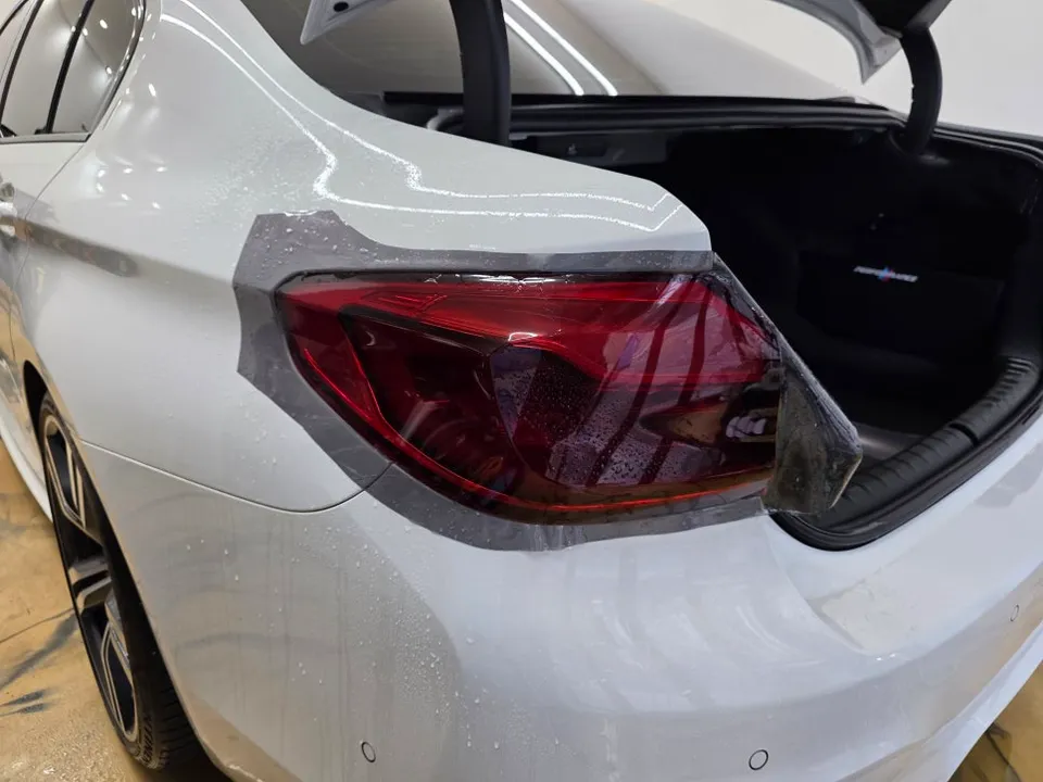 BMW 5 Series G30 テールランプPPF施工事例｜費用目安・仕上がり 施工写真 3