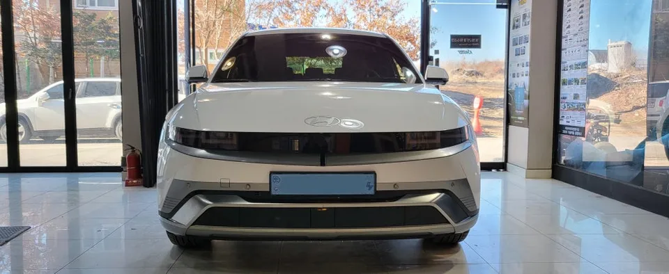 Hyundai IONIQ ambient lighting installation result