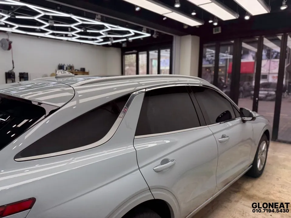 Genesis GV70のカーフィルム施工事例|費用目安・仕上がり 施工写真 1-2