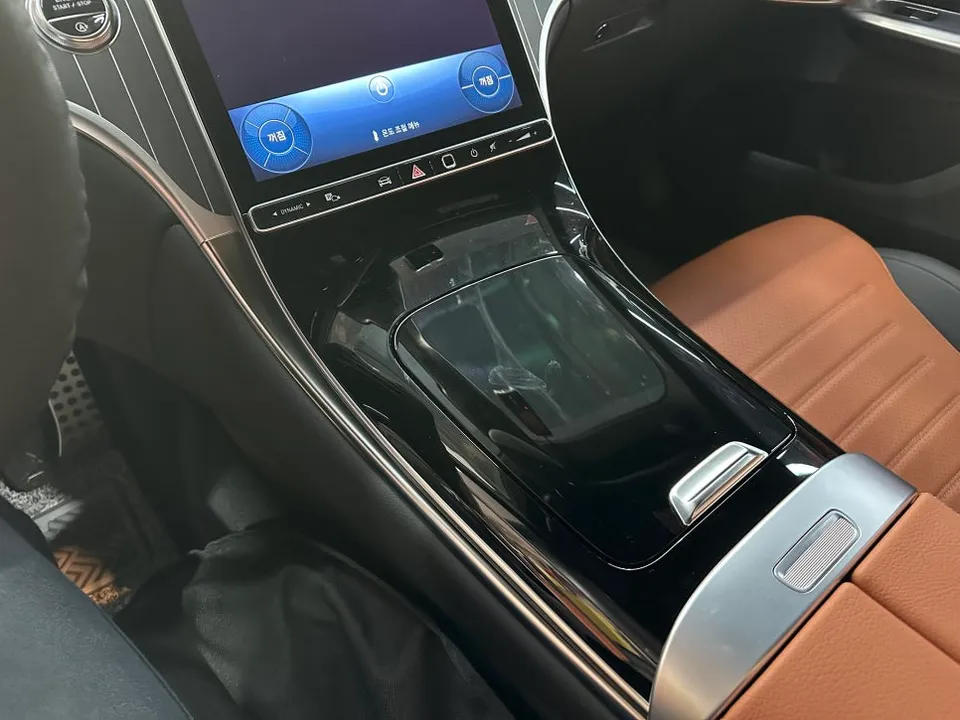 Mercedes-Benz GLCのPPF施工事例|ハイグロスの輝きを維持 施工写真 1-2