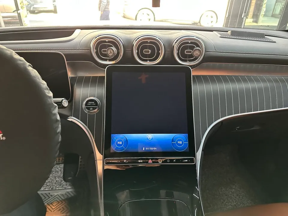 Mercedes-Benz GLCのPPF施工事例|ハイグロスの輝きを維持 施工写真 2-2