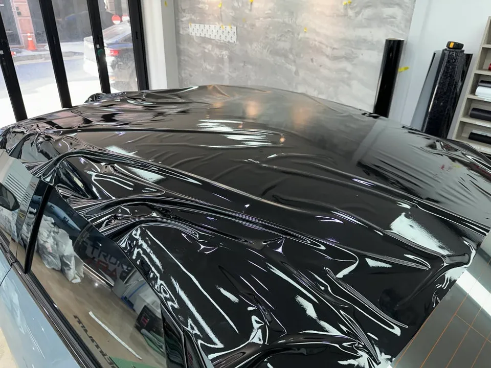 Hyundai Elantra Nのカーラッピング事例｜光沢ブラック 施工写真 3-2