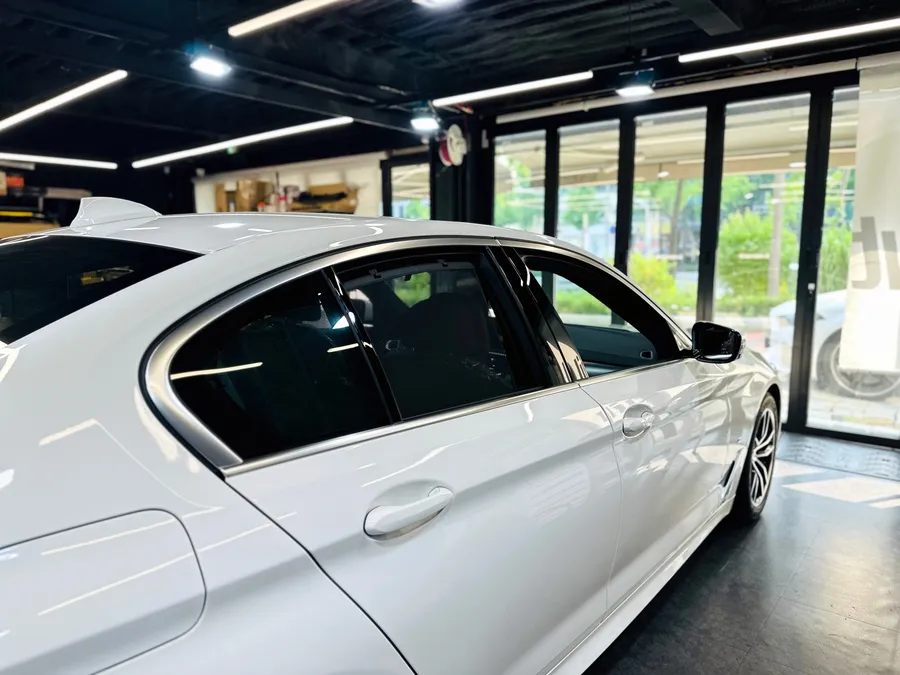 BMW 5 SeriesのPPF施工事例｜クロームパーツのブラックアウト 施工写真 2-1