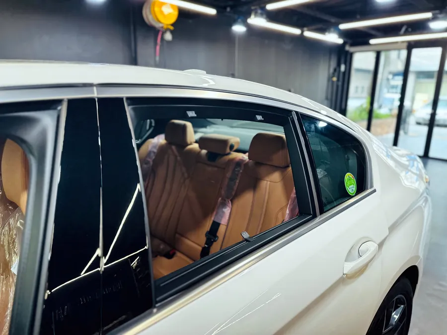BMW 5 SeriesのPPF施工事例｜クロームパーツのブラックアウト 施工写真 3-1