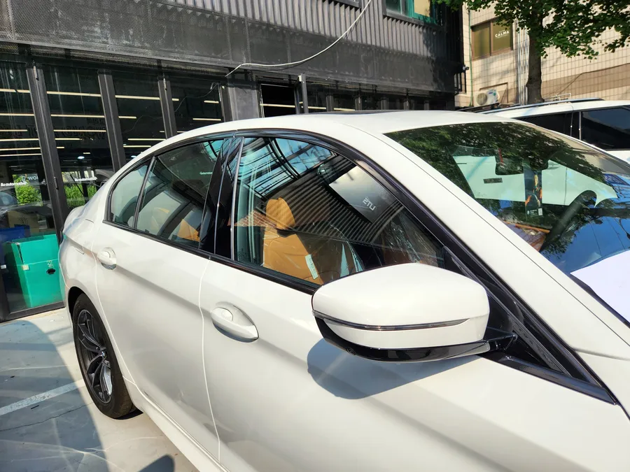 BMW 5 SeriesのPPF施工事例｜クロームパーツのブラックアウト 施工写真 3-2