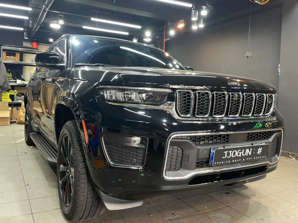 Jeep Grand Cherokeeのカーラッピング事例 施工写真 3
