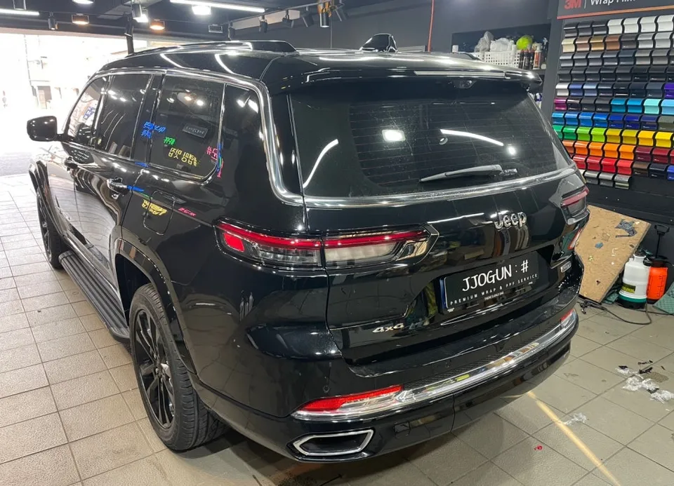 Jeep Grand Cherokeeのカーラッピング事例 施工写真 4