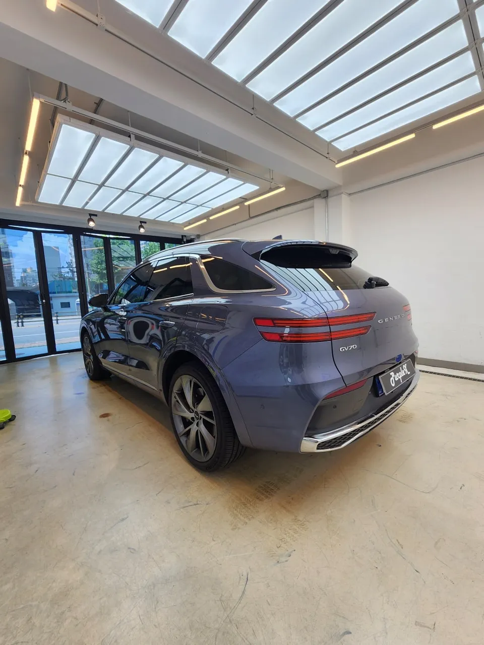 Genesis GV70のカーラッピング事例|費用目安・仕上がり 施工写真 2-2