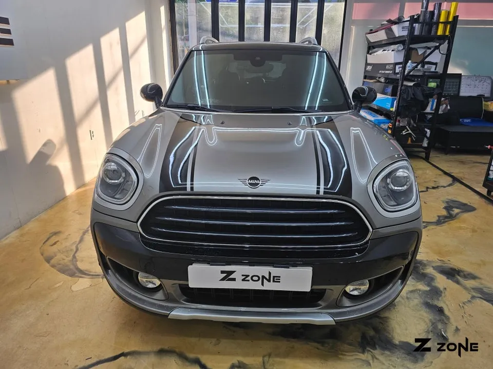 MINI MINI CooperのPPF施工事例:デカールと保護フィルム 施工写真 3-1
