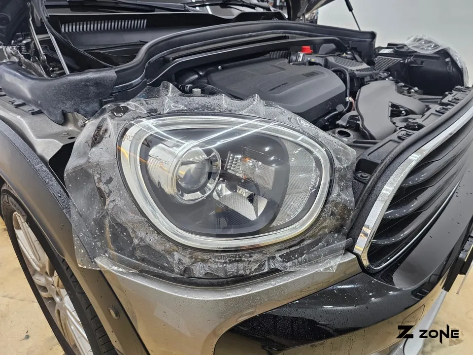 MINI MINI CooperのPPF施工事例:デカールと保護フィルム 施工写真 1-3