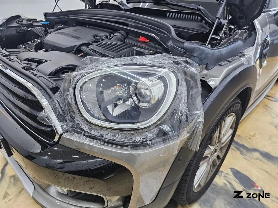MINI MINI CooperのPPF施工事例:デカールと保護フィルム 施工写真 2-3