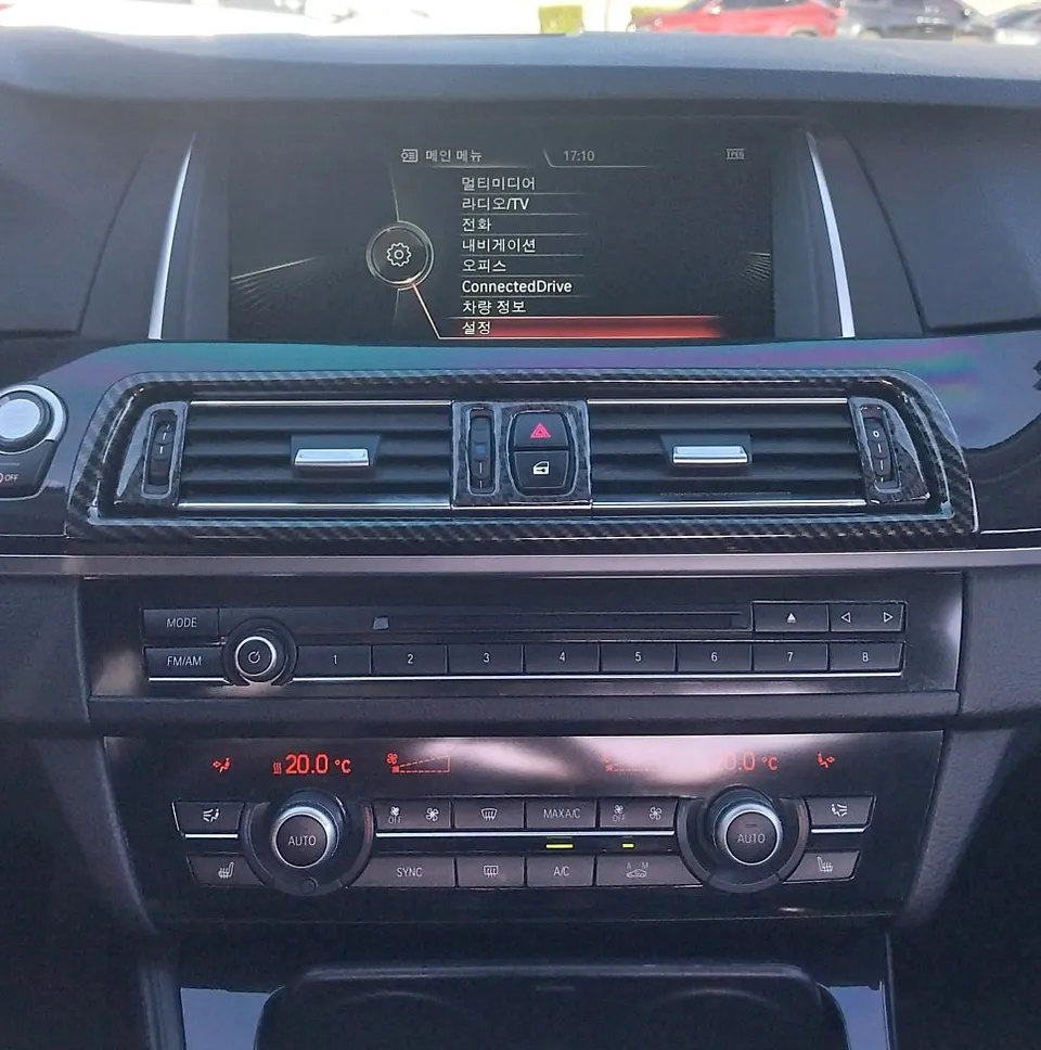 BMW 5 Series F10のAndroid Auto・CarPlay取付事例 施工写真 1-3