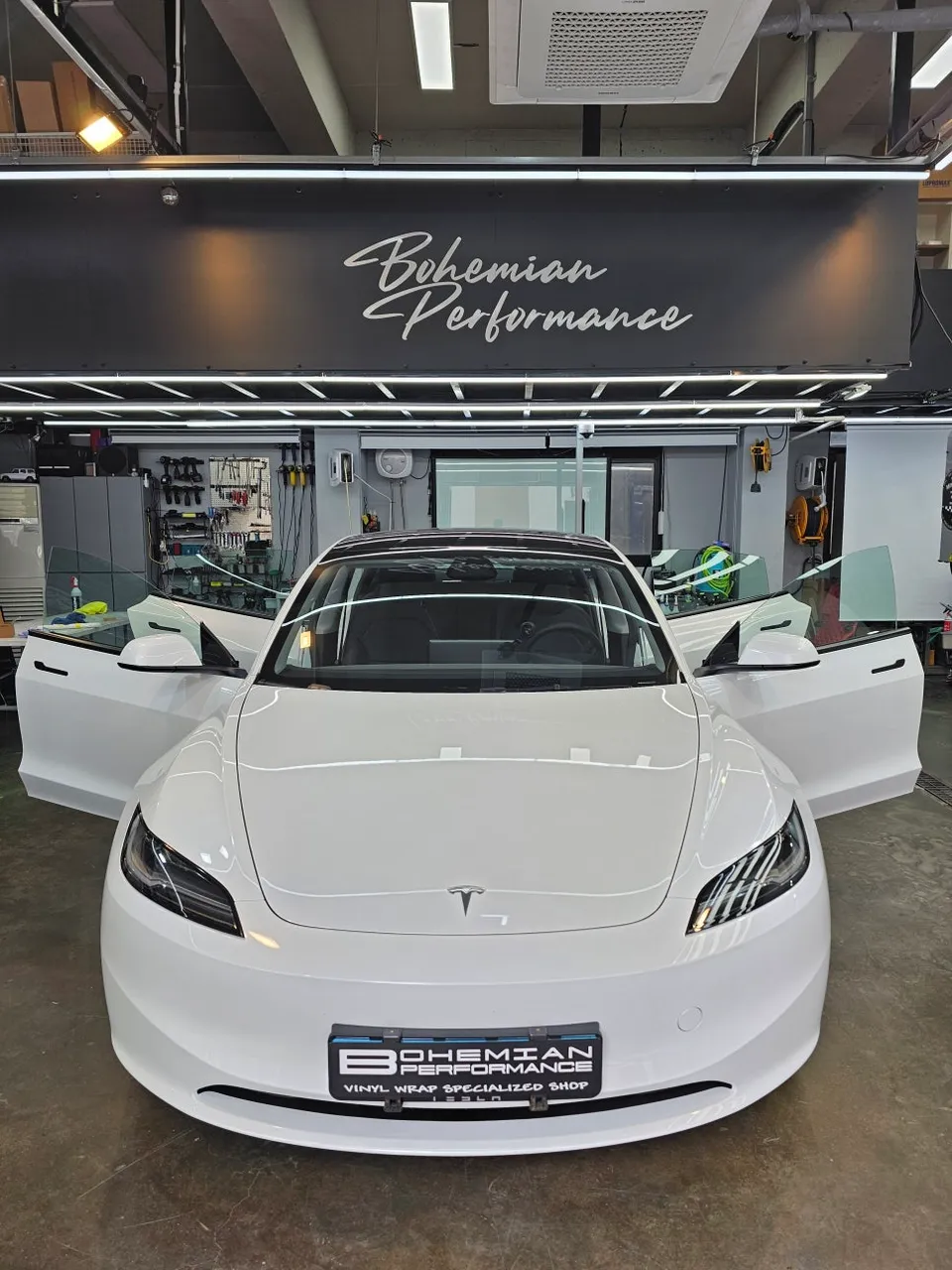 Tesla Model 3 HighlandのPPF施工事例|費用目安・仕上がり 施工写真 1-1
