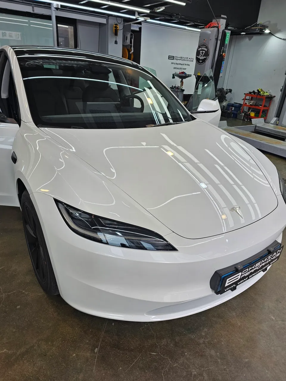Tesla Model 3 HighlandのPPF施工事例|費用目安・仕上がり 施工写真 2-1