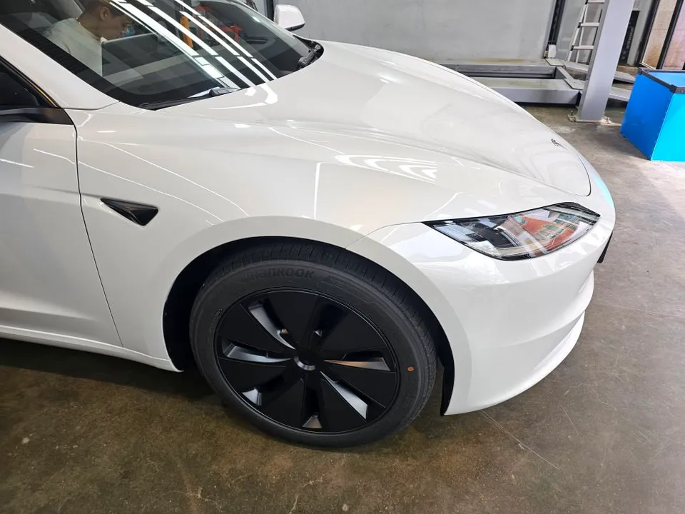 Tesla Model 3 HighlandのPPF施工事例|費用目安・仕上がり 施工写真 3-1