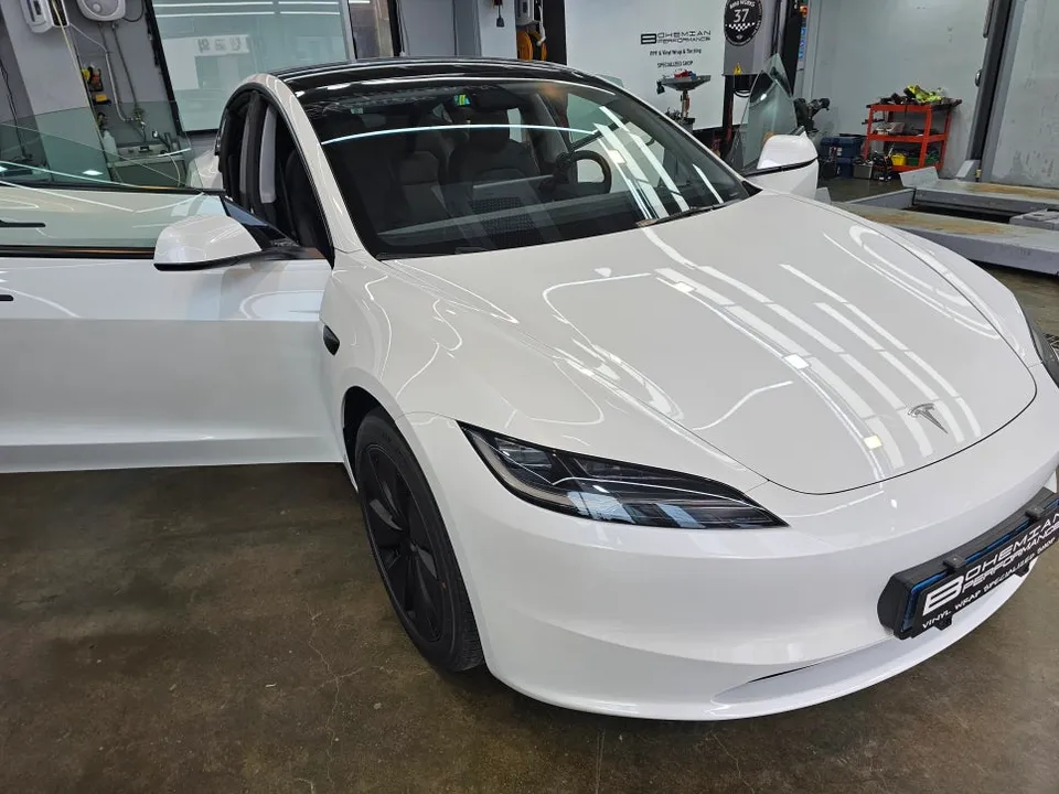 Tesla Model 3 HighlandのPPF施工事例|費用目安・仕上がり 施工写真 1-2