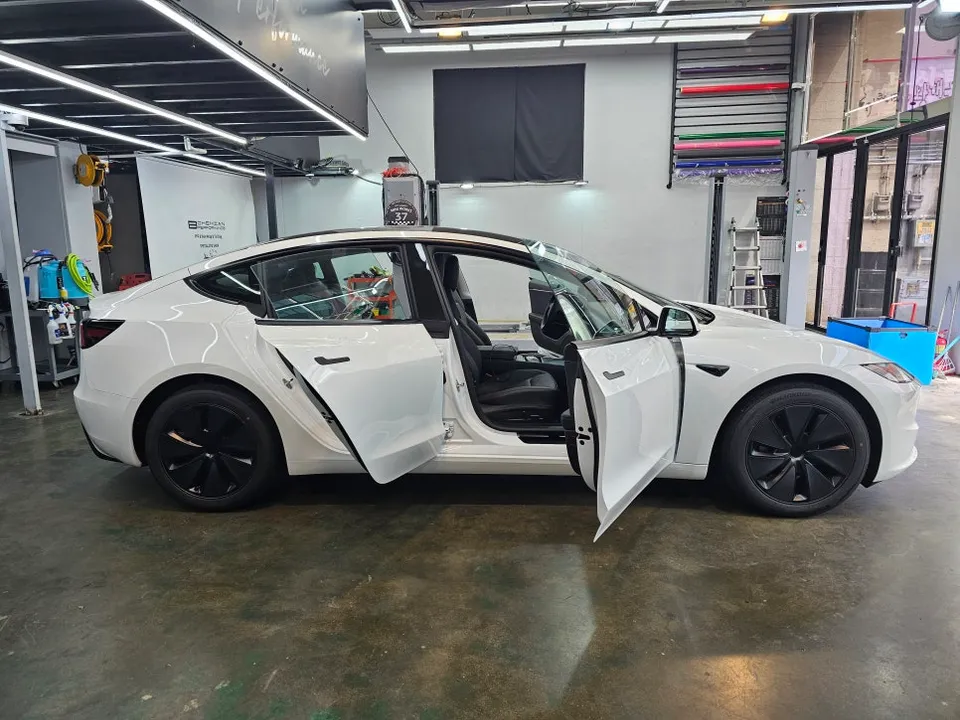 Tesla Model 3 HighlandのPPF施工事例|費用目安・仕上がり 施工写真 2-2