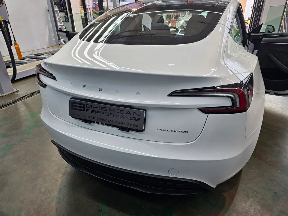 Tesla Model 3 HighlandのPPF施工事例|費用目安・仕上がり 施工写真 1-3