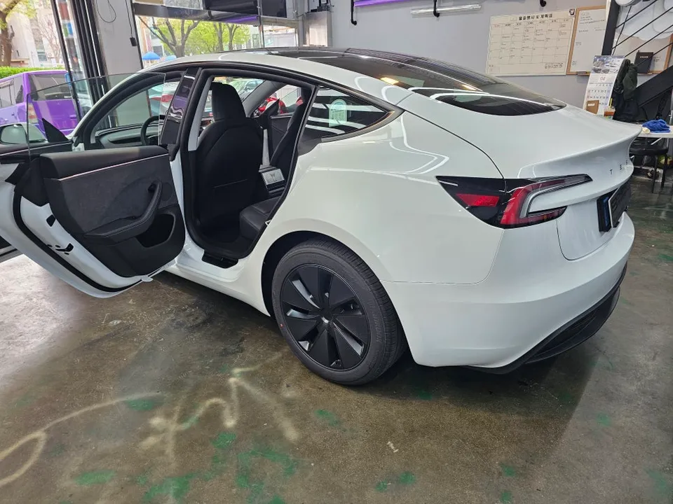 Tesla Model 3 HighlandのPPF施工事例|費用目安・仕上がり 施工写真 2-3