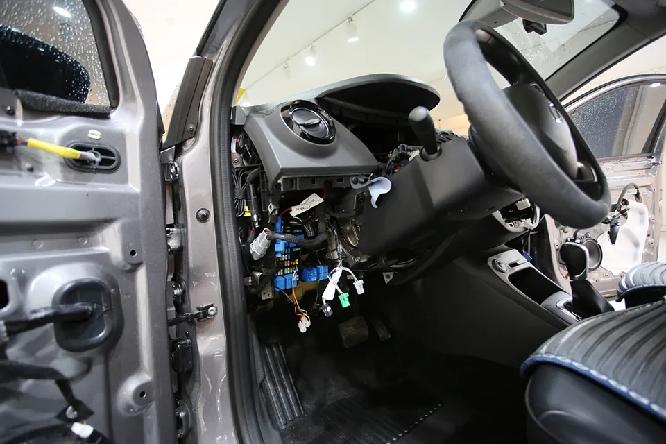 BMW M3 カーフィルム施工事例｜費用目安・仕上がり 施工写真 1-3