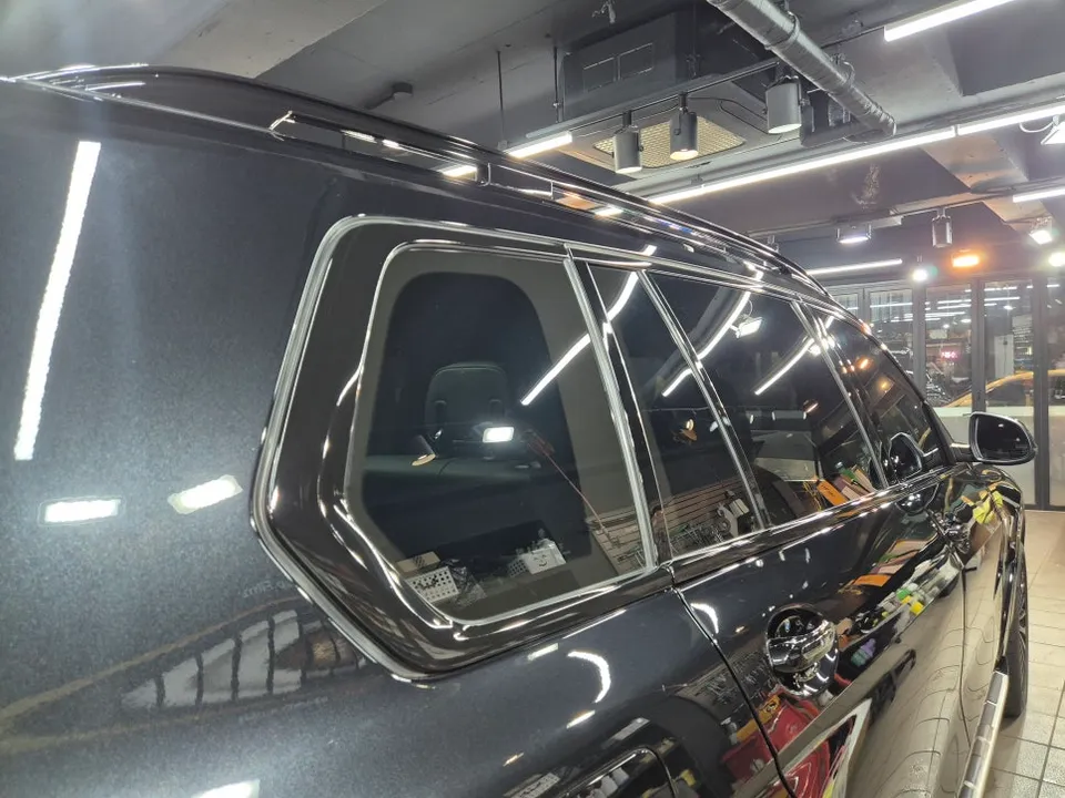 BMW X7のカーラッピング事例|クローム除去で印象激変 施工写真 1-3