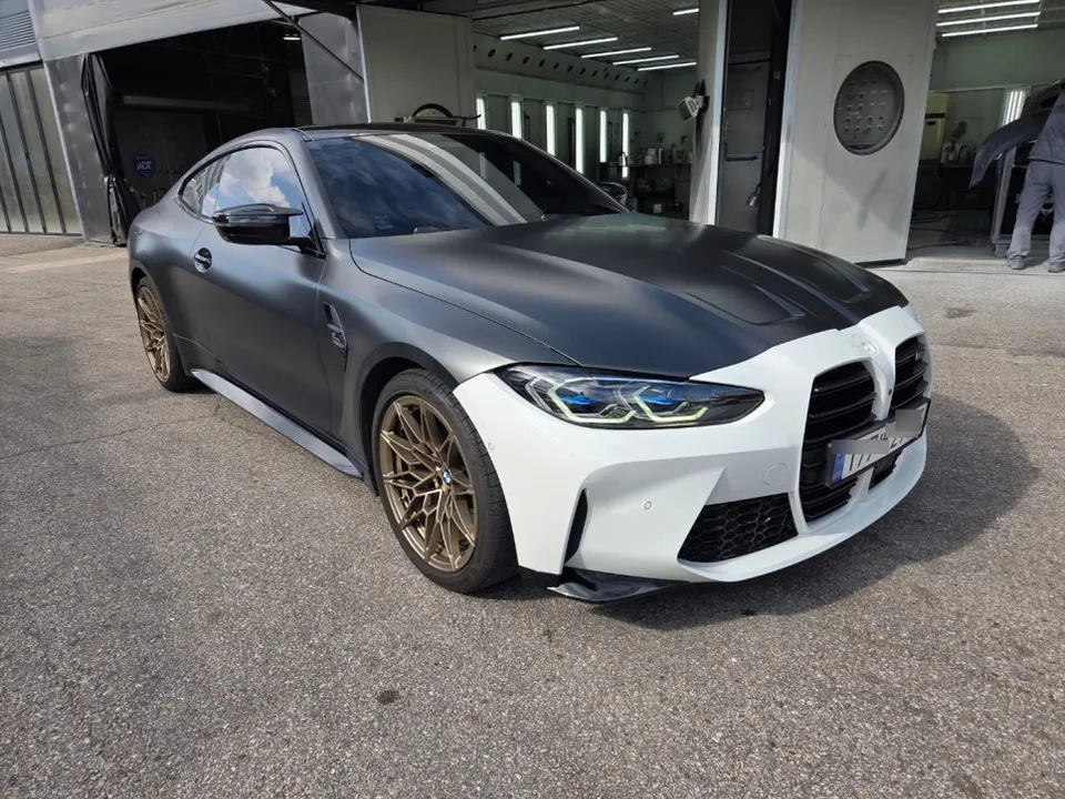 BMW M4のカーラッピング事例｜費用目安・仕上がり 施工写真 3-2
