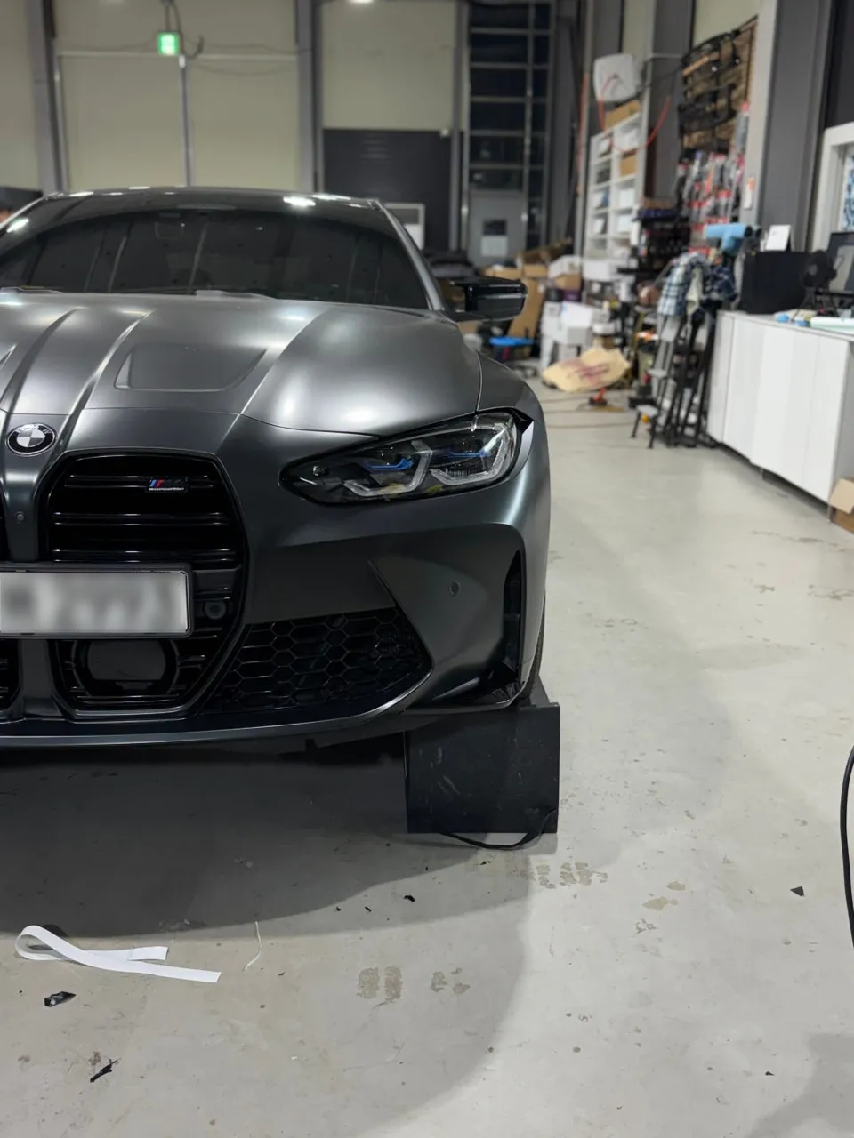 BMW M4のカーラッピング事例｜費用目安・仕上がり 施工写真 4-2