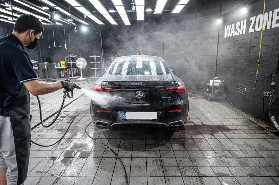 Mercedes-Benz CLEのガラスコーティング事例|韓国での施工 施工写真 2-2