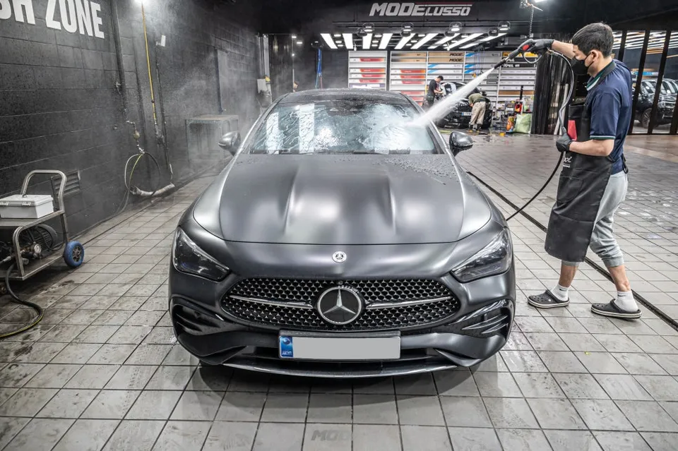 Mercedes-Benz CLEのガラスコーティング事例|韓国での施工 施工写真 2-3