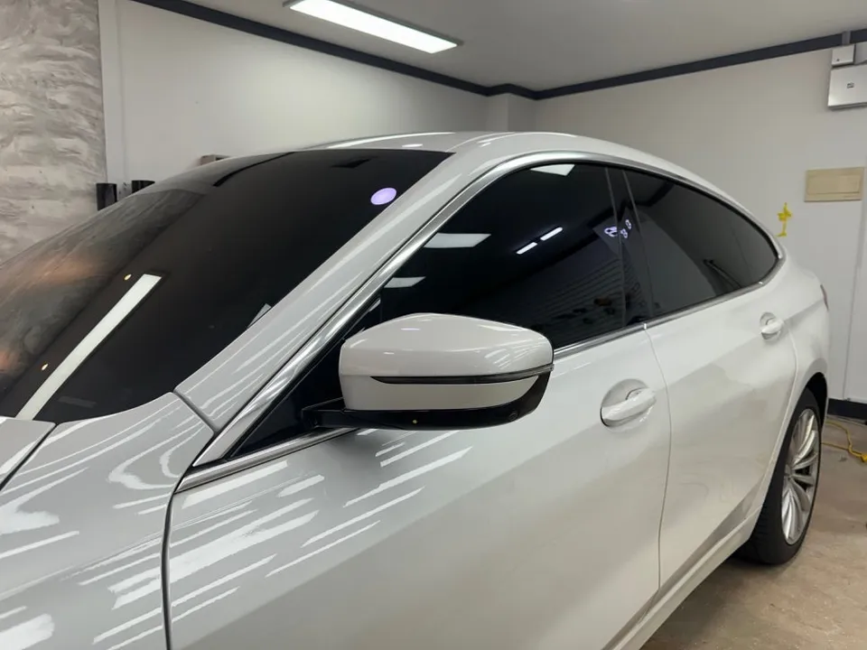 BMW 6 Series GT カーラッピング事例|クローム除去・ルーフスキン 施工写真 3-1