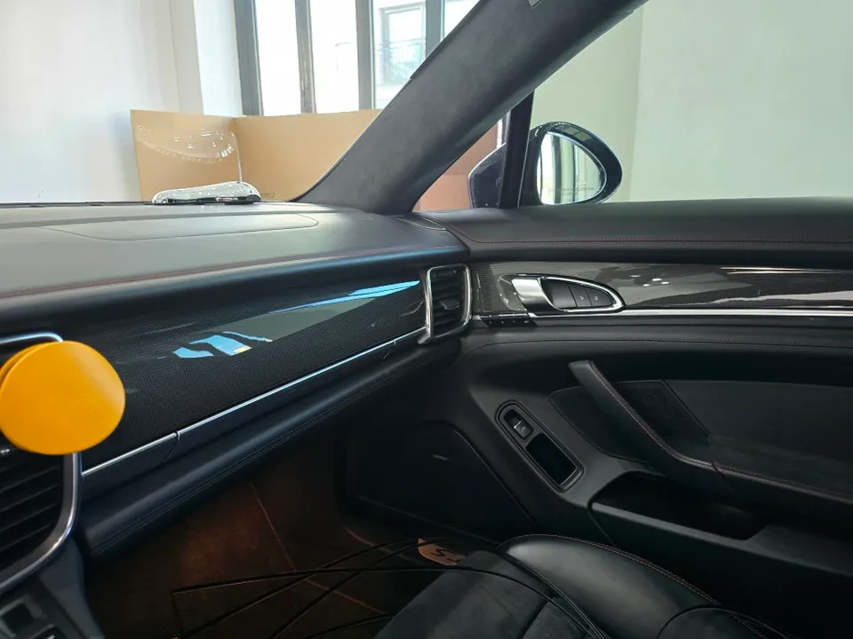 PorscheのAndroid Auto・CarPlay取付事例 施工写真 2-1