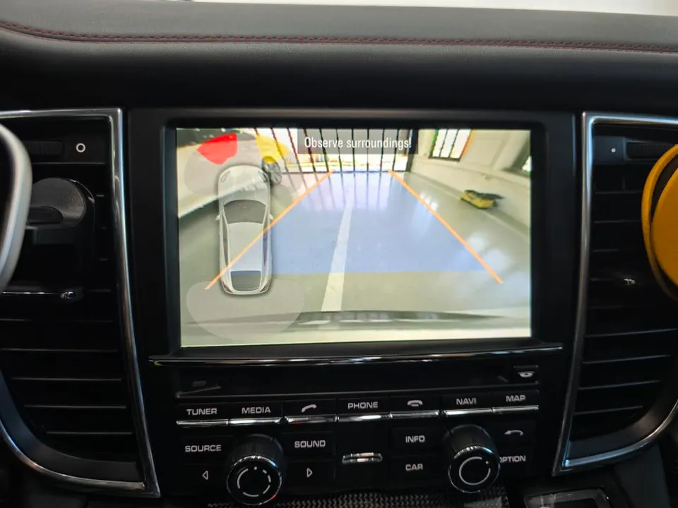 PorscheのAndroid Auto・CarPlay取付事例 施工写真 4-1