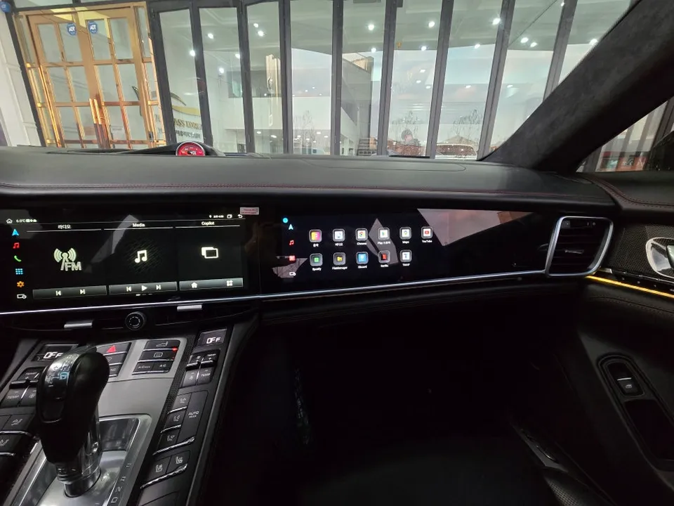 PorscheのAndroid Auto・CarPlay取付事例 施工写真 1-2