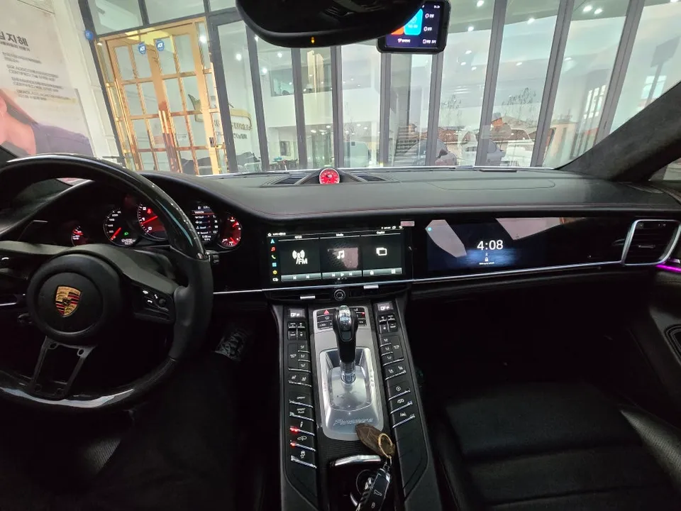 PorscheのAndroid Auto・CarPlay取付事例 施工写真 2-2
