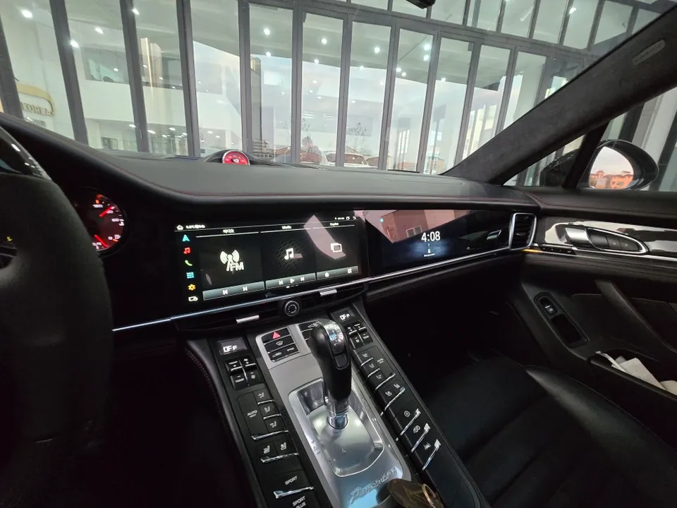 PorscheのAndroid Auto・CarPlay取付事例 施工写真 3-2