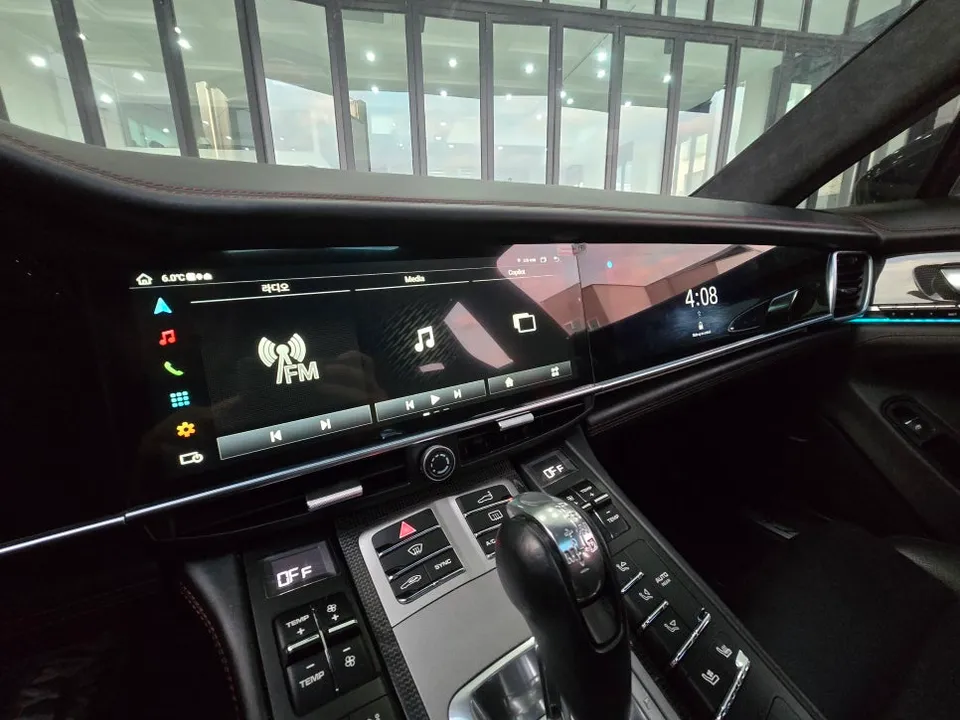 PorscheのAndroid Auto・CarPlay取付事例 施工写真 4-2