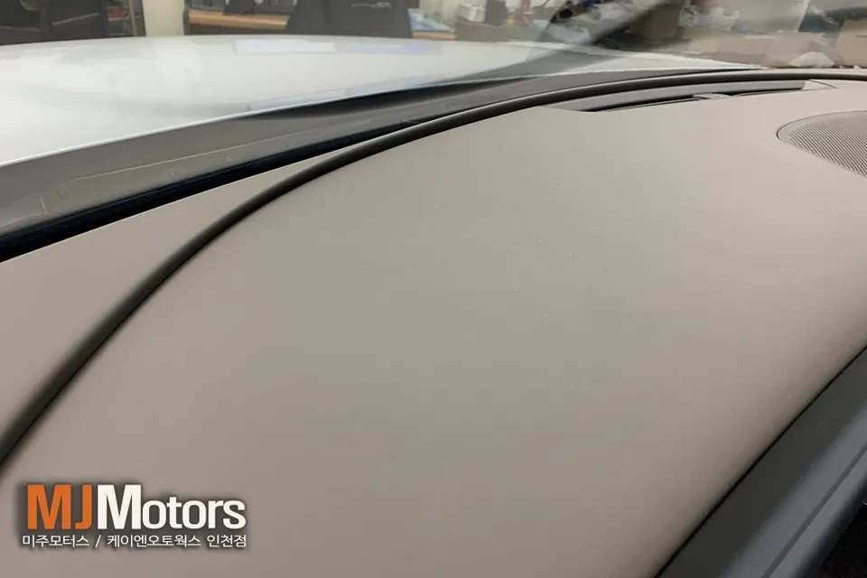 Genesis G90 oem options - Genesis G90 OEM Options HUD & Soft Close Review photo 3