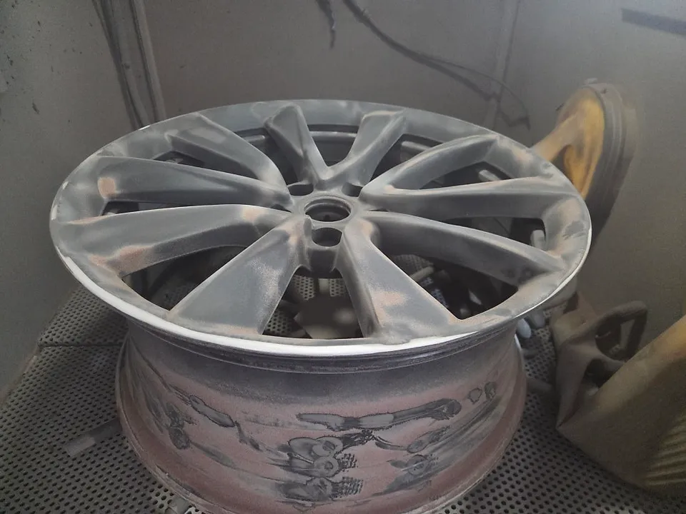Tesla Model 3のホイールリペア・塗装事例 施工写真 1-3