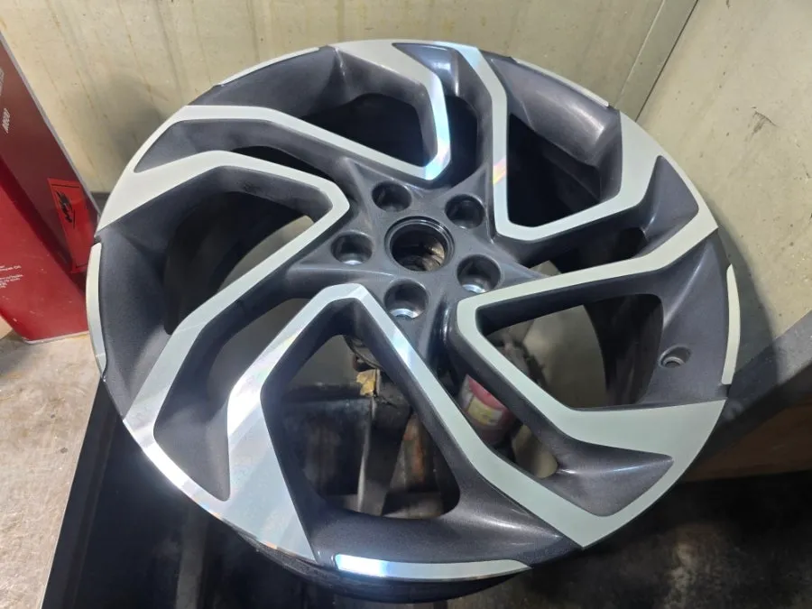 Chevrolet Trailblazerのホイールリペア・塗装事例 施工写真 4-2