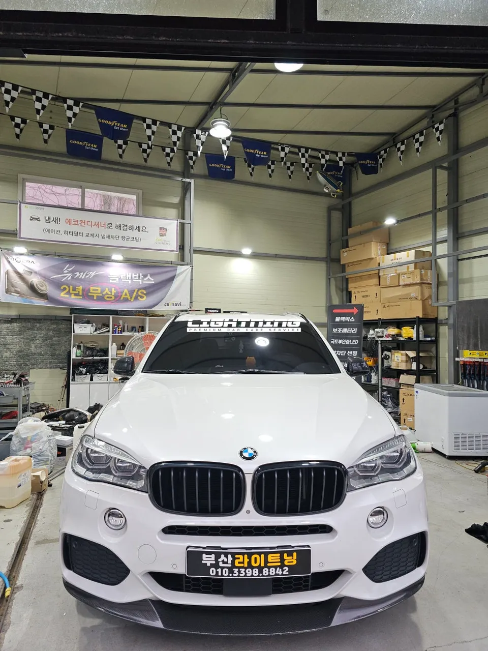 BMW X5のドライブレコーダー取付事例 施工写真 2-1
