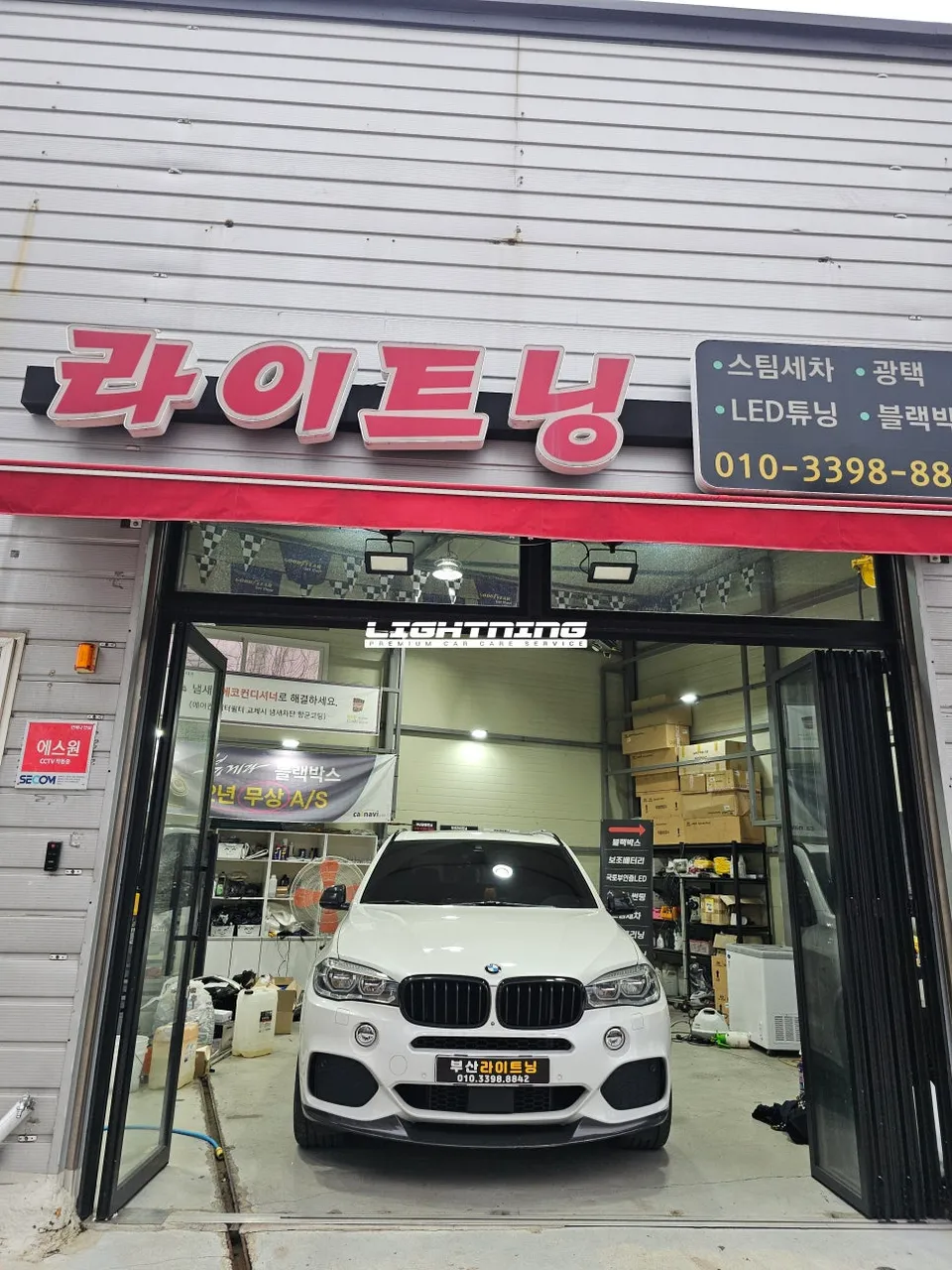 BMW X5のドライブレコーダー取付事例 施工写真 3-1