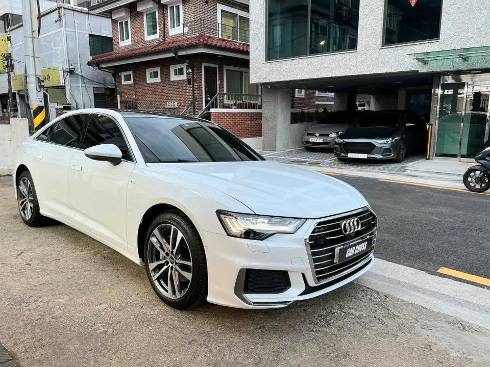 Audi A6のカーラッピング事例｜クロームパーツのブラックアウト 写真