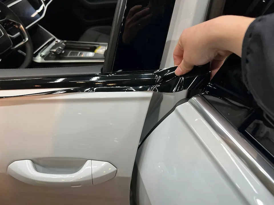 Audi A6のカーラッピング事例｜クロームパーツのブラックアウト 施工写真 1-3
