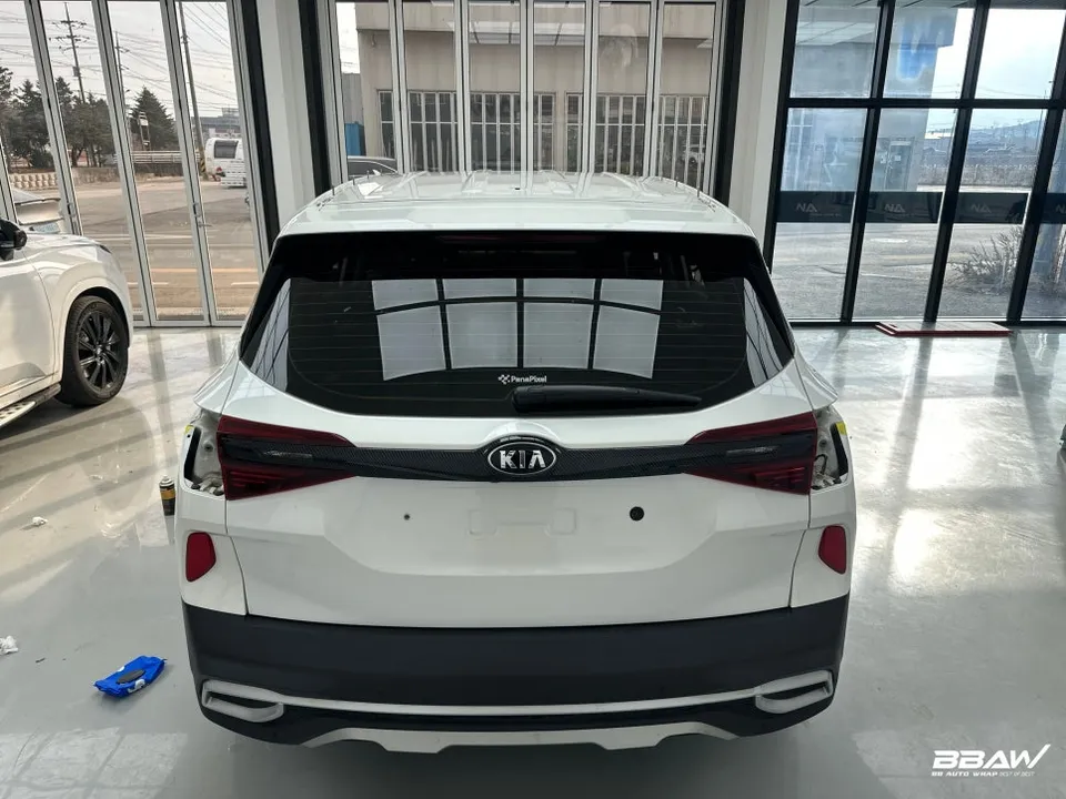 Kia Seltosのカーラッピング事例｜費用目安・仕上がり 施工写真 3-1