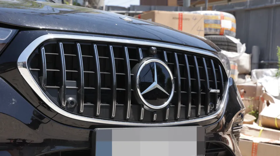 Mercedes-Benz E-Classのカーラッピング事例 施工写真 4-2